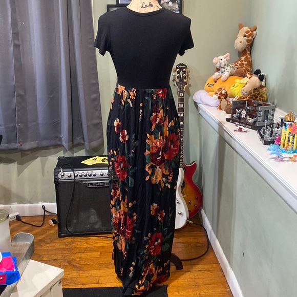 Floral dress - Picture 2 of 5